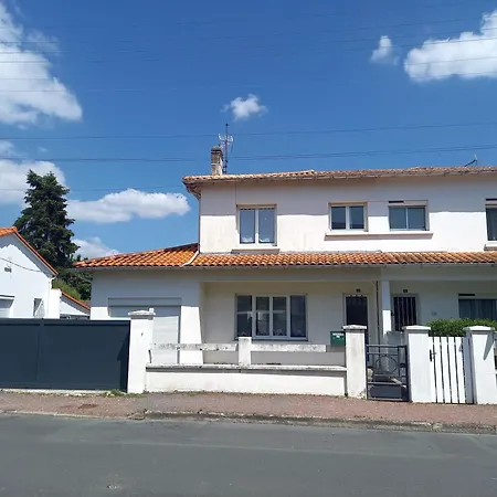 - Maison Mitoyenne En Centre-ville - Centre Et Port A Proximite La Tremblade