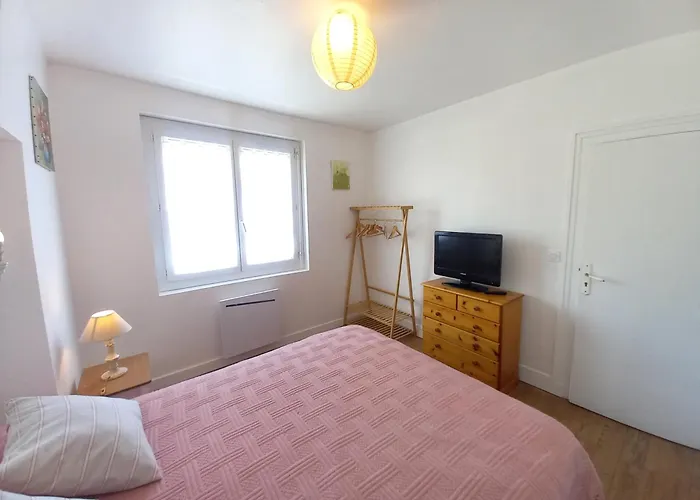 - Maison Mitoyenne En Centre-ville - Centre Et Port A Proximite