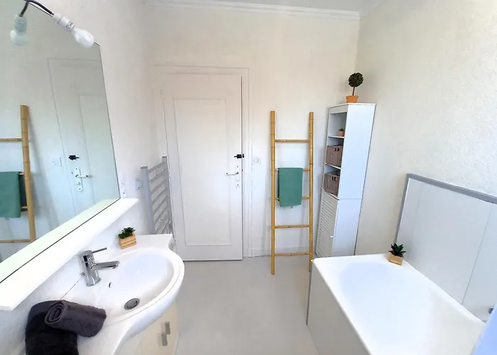 Villa - Maison Mitoyenne En Centre-ville - Centre Et Port A Proximite