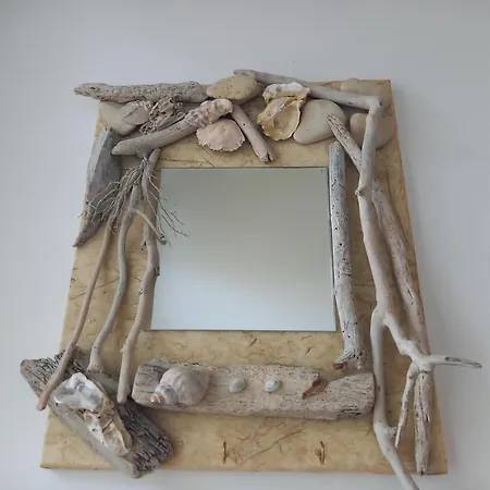 - Maison Mitoyenne En Centre-ville - Centre Et Port A Proximite