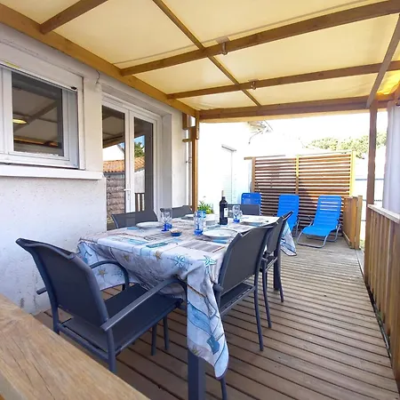 - Maison Mitoyenne En Centre-ville - Centre Et Port A Proximite