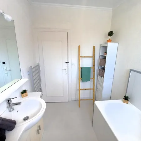 Villa - Maison Mitoyenne En Centre-ville - Centre Et Port A Proximite