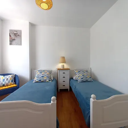 - Maison Mitoyenne En Centre-ville - Centre Et Port A Proximite La Tremblade