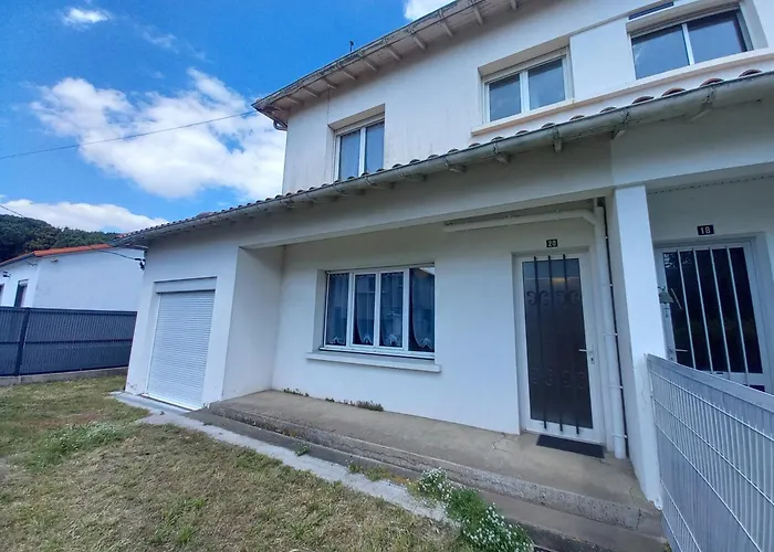 - Maison Mitoyenne En Centre-ville - Centre Et Port A Proximite * La Tremblade