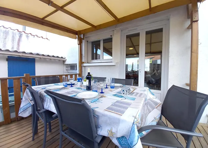 - Maison Mitoyenne En Centre-ville - Centre Et Port A Proximite