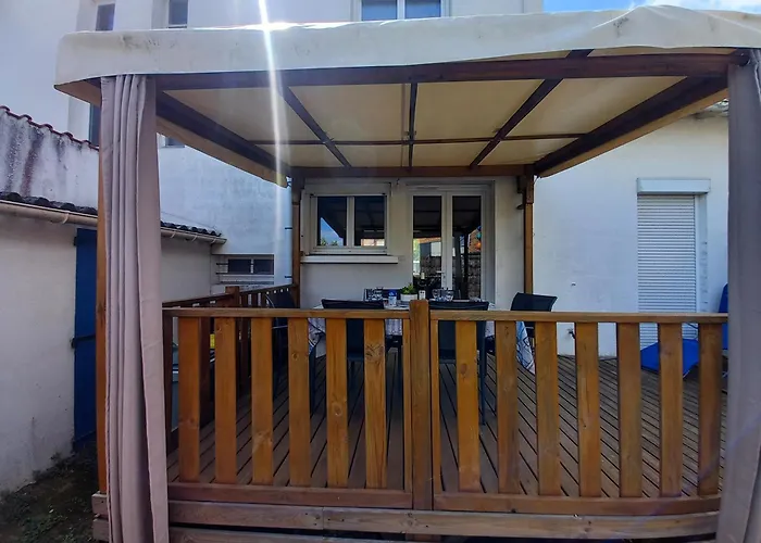 - Maison Mitoyenne En Centre-ville - Centre Et Port A Proximite Villa *