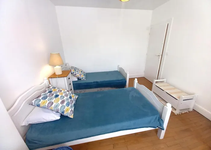 Villa - Maison Mitoyenne En Centre-ville - Centre Et Port A Proximite