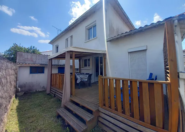 - Maison Mitoyenne En Centre-ville - Centre Et Port A Proximite * La Tremblade